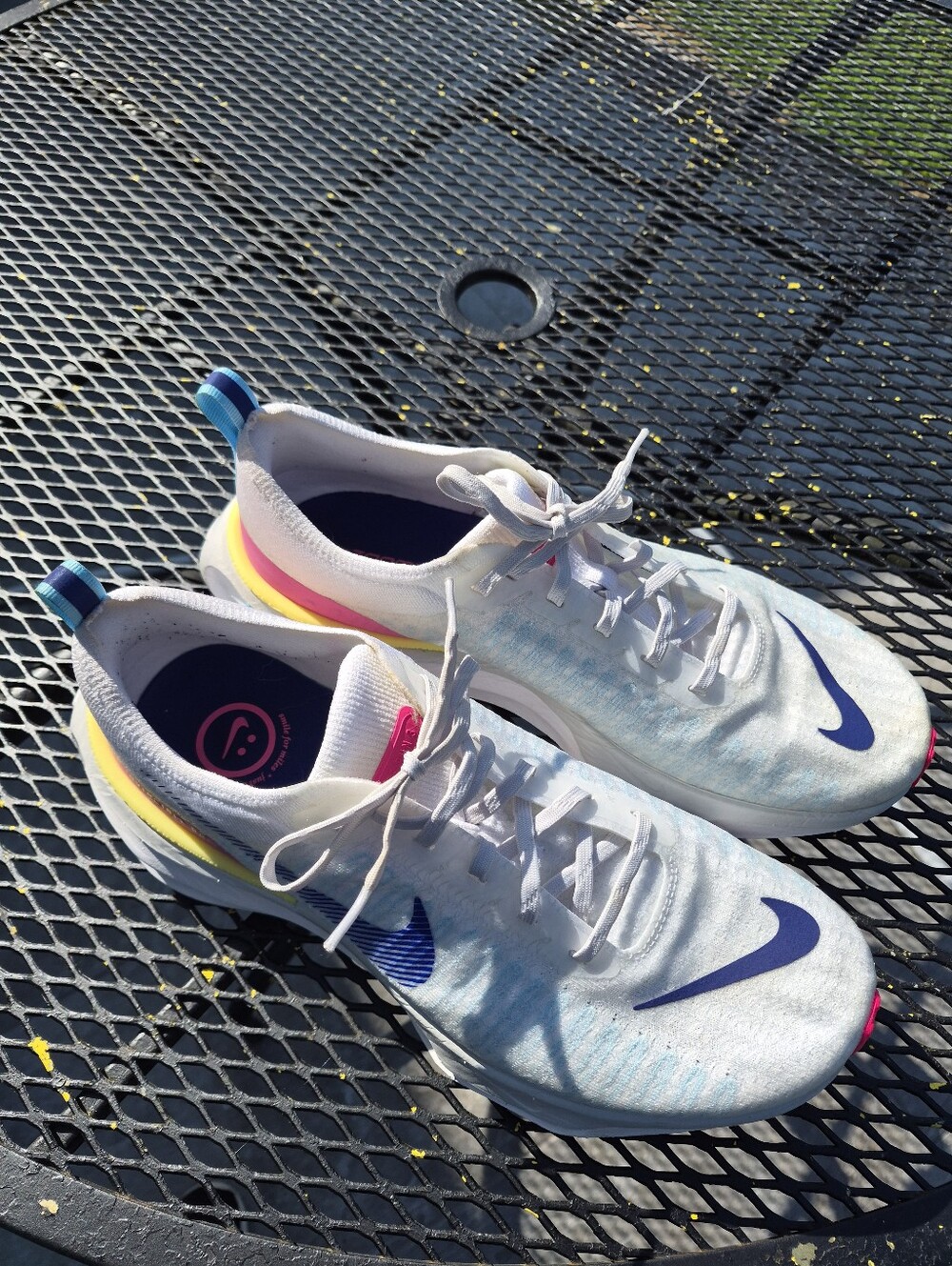 Nike MENS RunningWhite Sneakers Worn Once SIZE 12 - Picture 6 of 6
